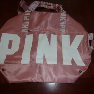 pink weekend bag New . Size: 19.5 x7.5 x10 inches Pink